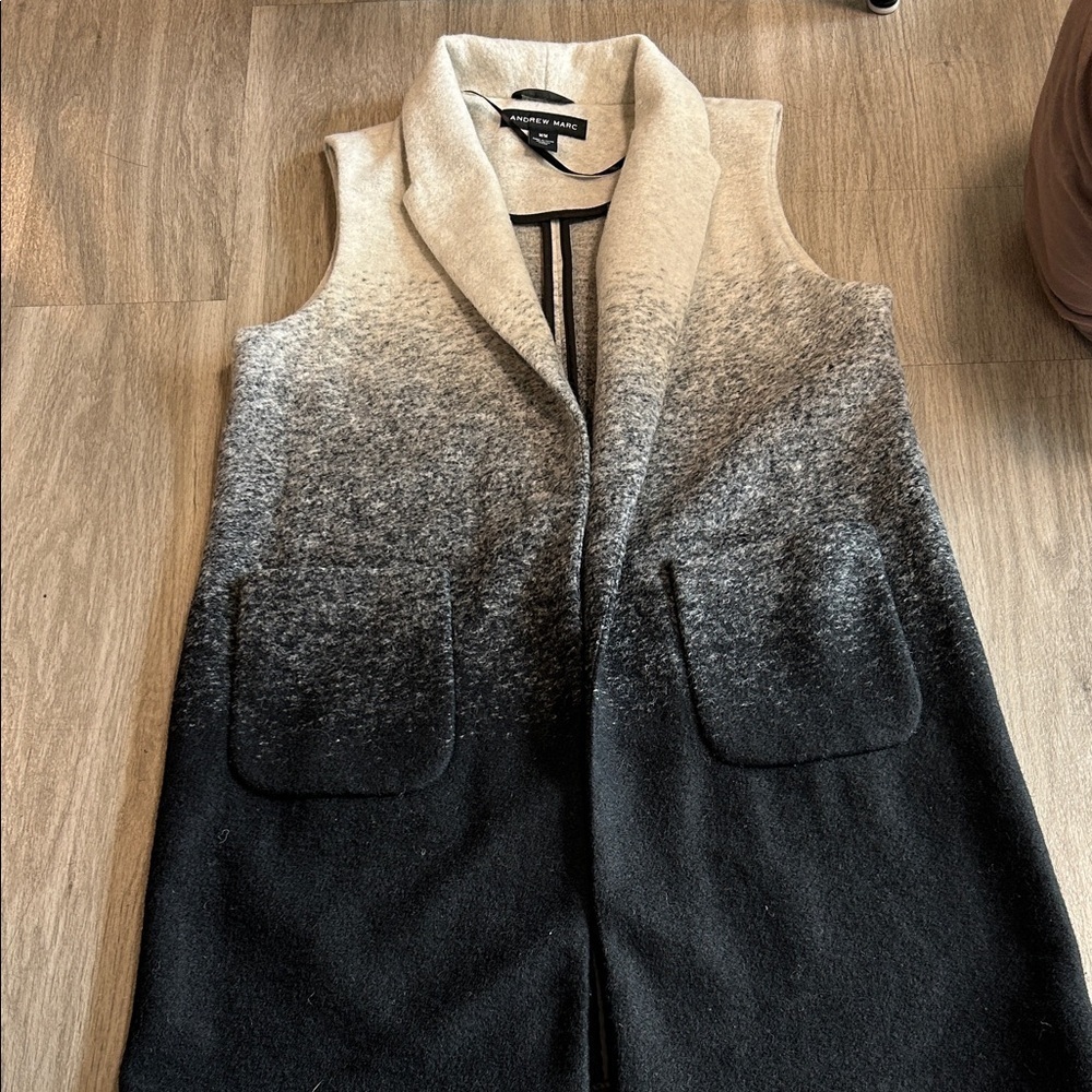 Andrew Marc Ombre Vest in gray and Black